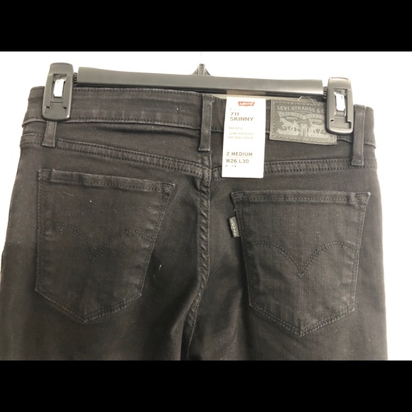 Levi’s destroyed Black 711 Skinny Jeans - Picture 8 of 9
